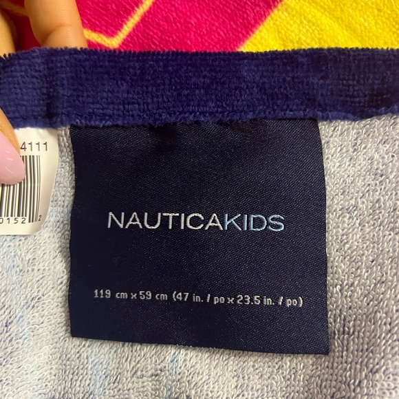 Brand new hooded towels - Picture 2 of 2